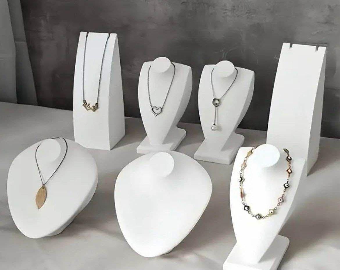 طقم عرض مجوهرات متنوع مكون من 10 قطع (هدية ترويجية)