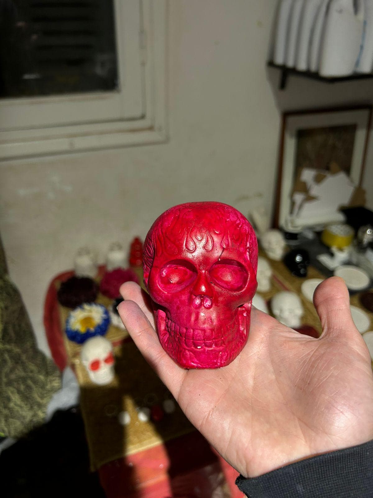 زخرفة جمجمة من الجبس - قطعة فنية فريدة وأنيقة