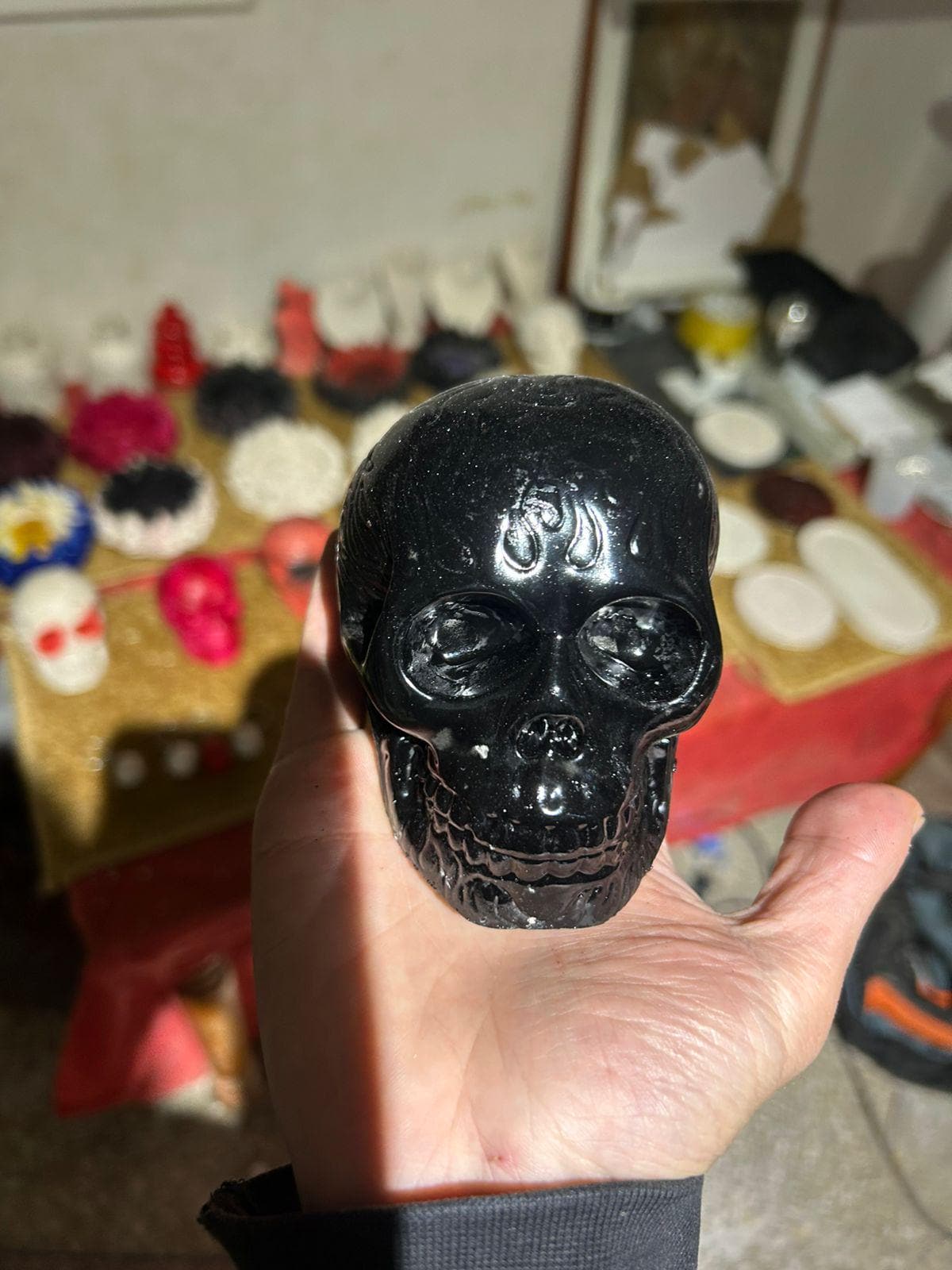 زخرفة جمجمة من الجبس - قطعة فنية فريدة وأنيقة